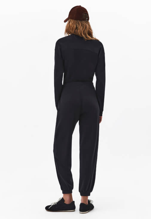 Jogger Pantolon ve Modal Sweatshirt Kombini