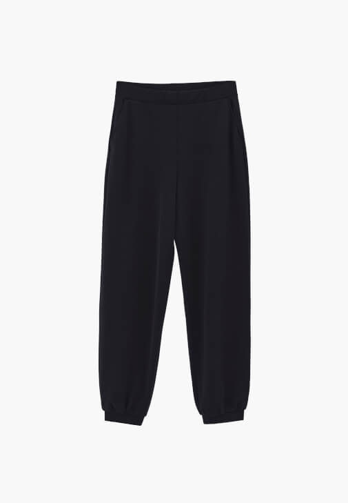 Jogger Pantolon ve Modal Sweatshirt Kombini