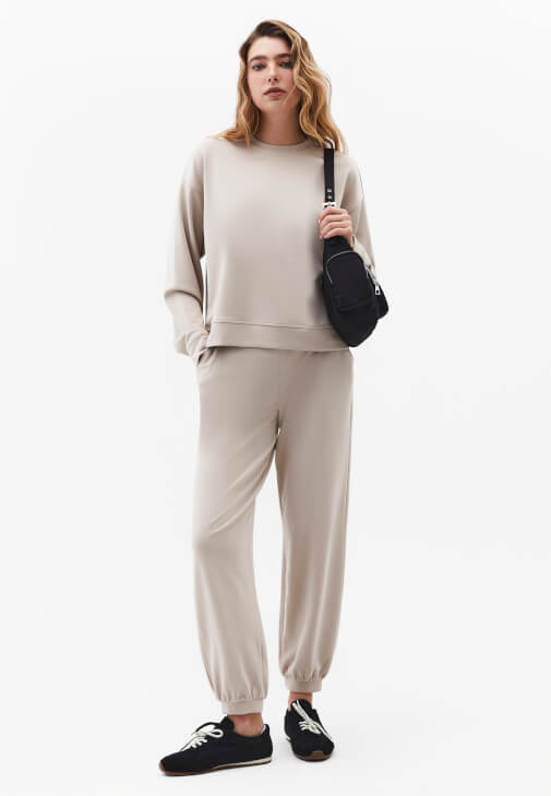  Modal Pantolon ve Modal Sweatshirt Kombini