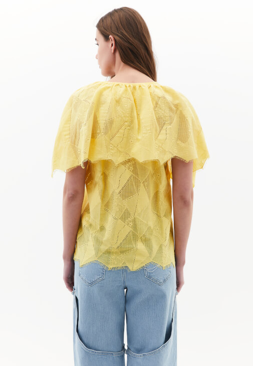 Dantel Bluz ve Denim Pantolon Kombini