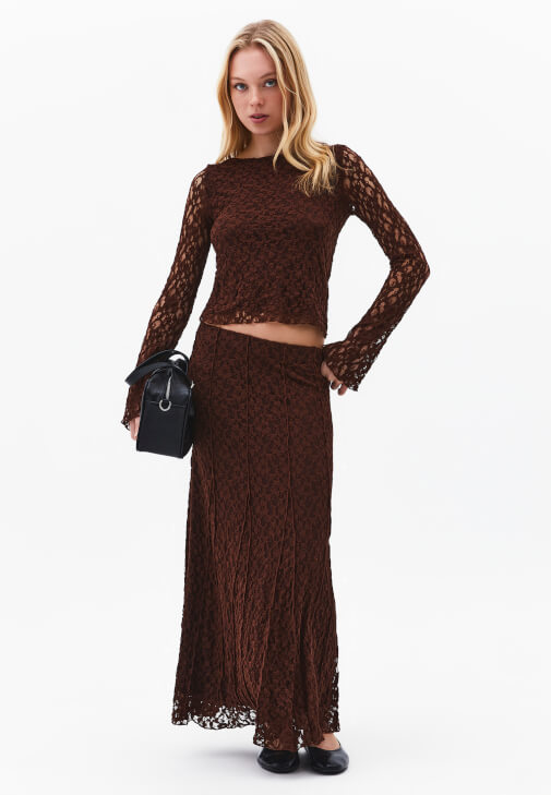 Bot Yaka Tişört ve Etek Kombini