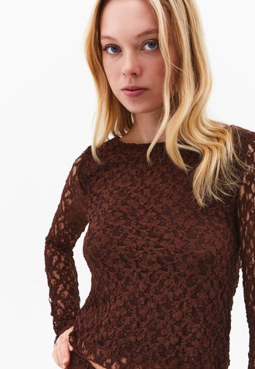 Bot Yaka Tişört ve Etek Kombini