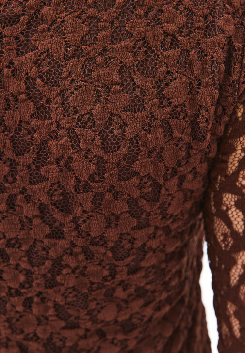 Bot Yaka Tişört ve Etek Kombini