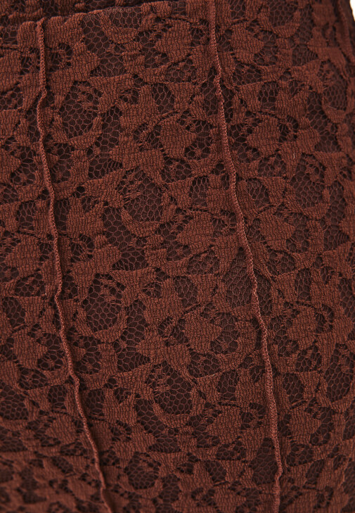 Dantelli Etek ve Tişört Kombini