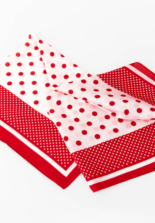 Kırmızı Puantiyeli Fular