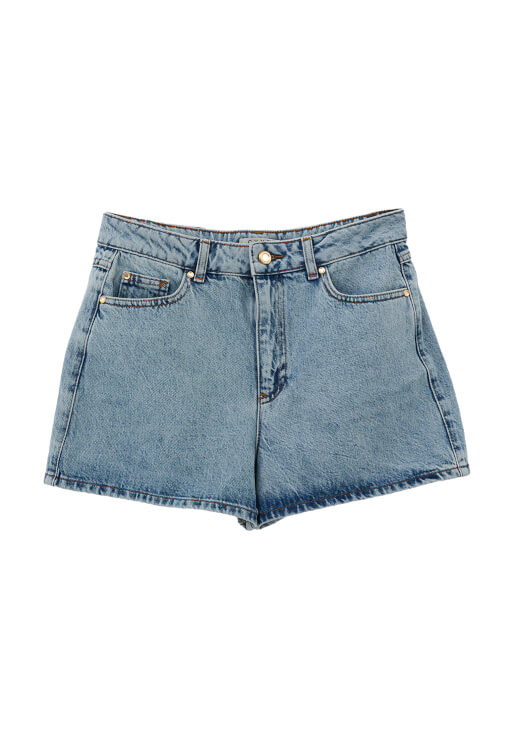 Yüksek Bel Denim Şort ve Tişört Kombini