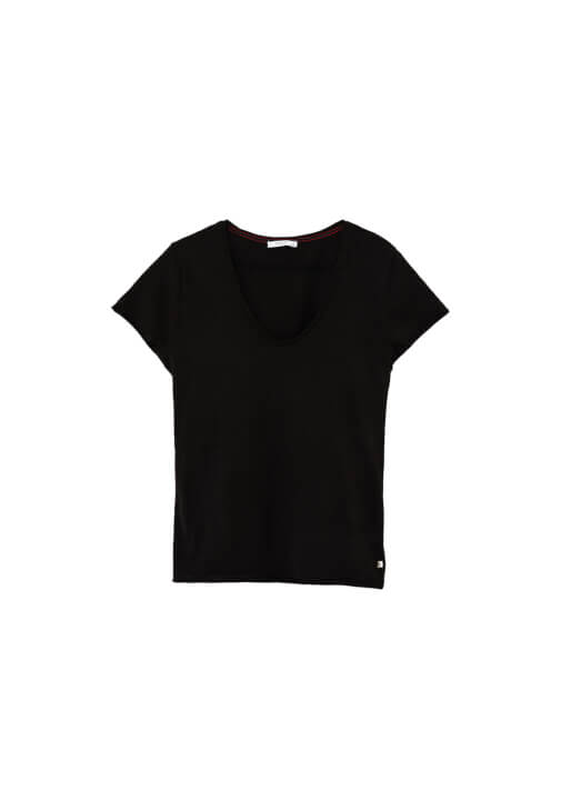 Pamuklu V Yaka Tişört ve Keten Pantolon Kombini