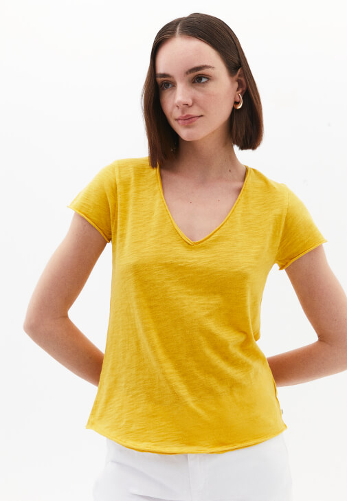 Pamuklu V Yaka Tişört ve Wide-Leg Pantolon Kombini