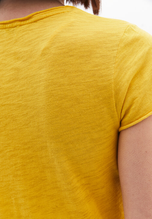 Pamuklu V Yaka Tişört ve Wide-Leg Pantolon Kombini