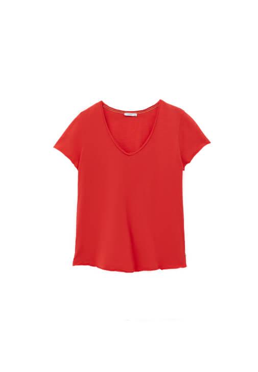 Pamuklu Tişört ve Bol Paça Denim Pantolon Kombini