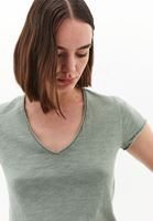 Bayan Yeşil Pamuklu V Yaka Tişört