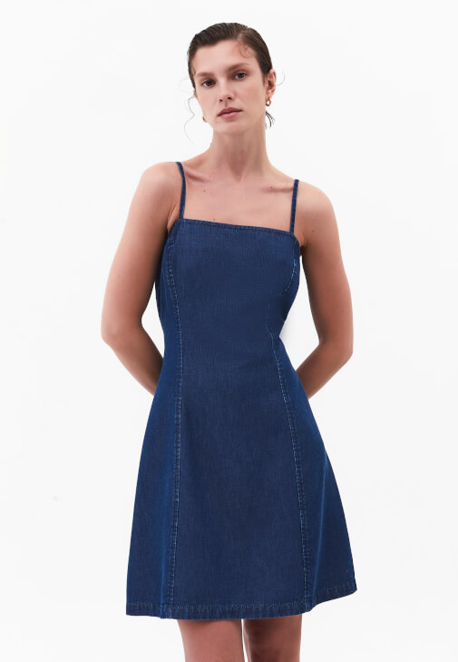 Denim Elbise ve Sandalet Kombini