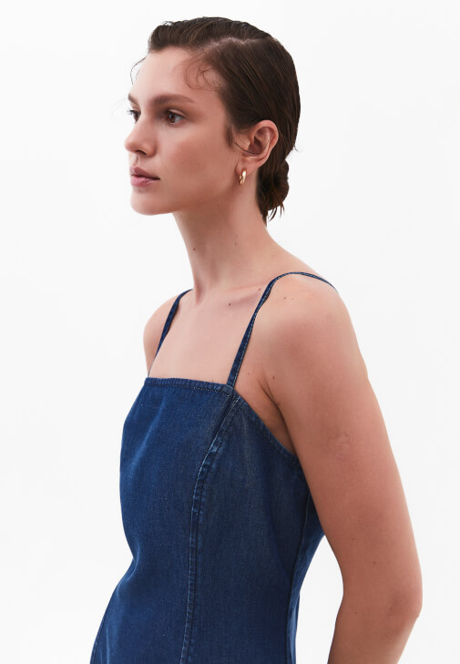 Denim Elbise ve Sandalet Kombini