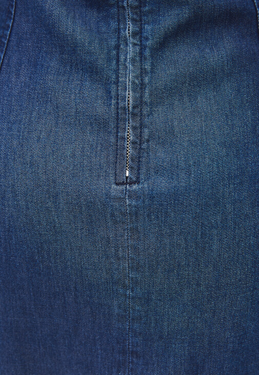 Denim Elbise ve Sandalet Kombini