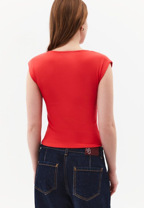 V Yaka Tişört ve Pantolon Kombini