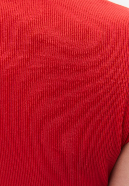 V Yaka Tişört ve Pantolon Kombini