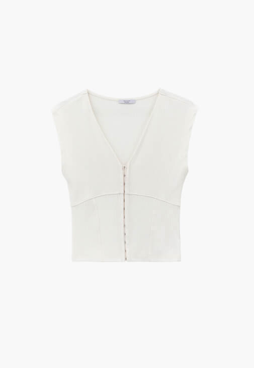 V Yaka Tişört ve Barrel-Fit Pantolon Kombini