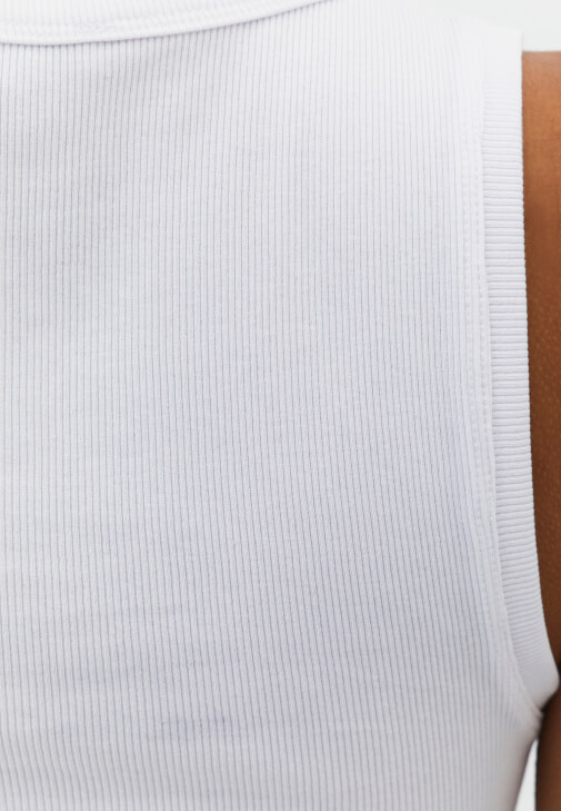 Çıtçıtlı Atlet ve Orta Bel Pantolon Kombini