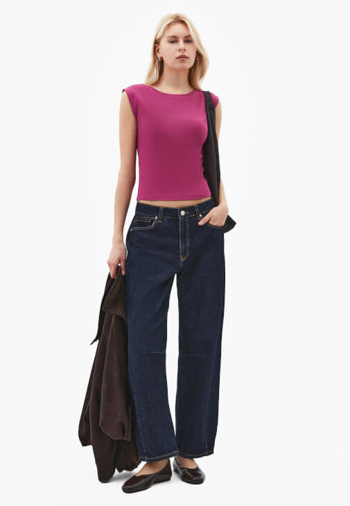  Bot Yaka Tişört ve Pantolon Kombini