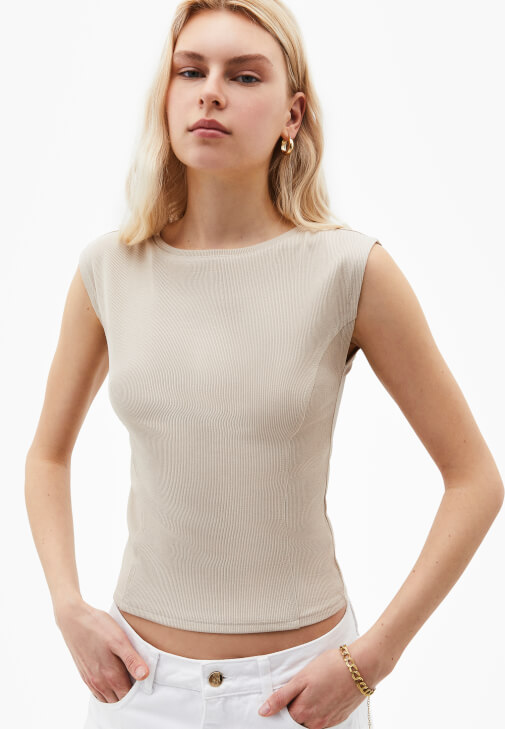 Bej Bot Yaka Tişört