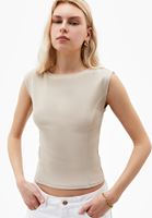 Bayan Bej Bot Yaka Tişört