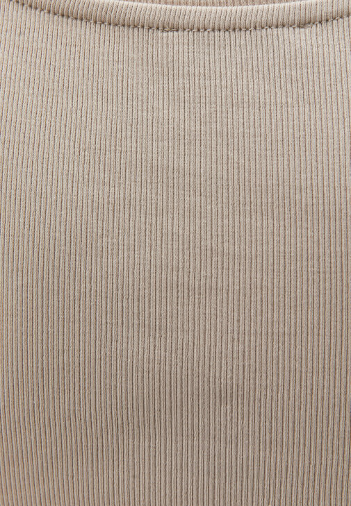 Bot Yaka Tişört ve Denim Pantolon Kombini