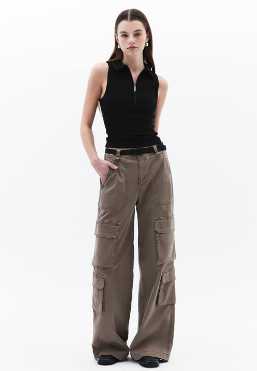 Fermuarlı Atlet ve Kargo Pantolon Kombini