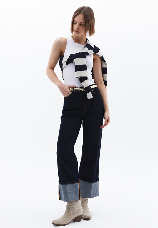 Pamuklu Atlet ve Düşük Bel Boyfriend Pantolon Kombini