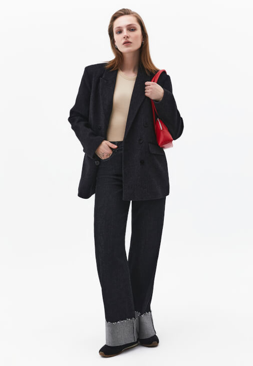 Atlet ve Denim Pantolon Kombini