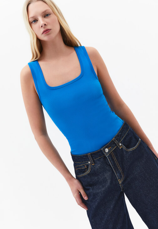 Mavi Kare Yaka Atlet