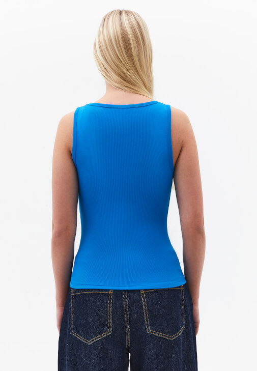 Kare Yaka Atlet ve Denim Pantolon Kombini