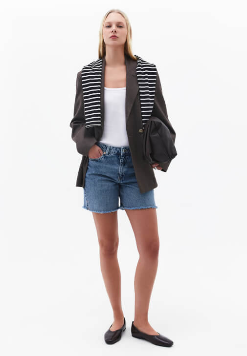  Kare Yaka Atlet ve Şort Kombini