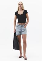 Bayan Siyah Pamuklu U Yaka Tişört