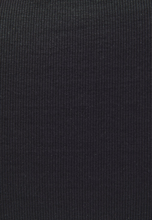 U Yaka Tişört ve Şort Kombini