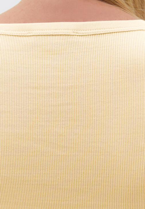 Pamuklu Tişört ve Tencel Şort Kombini