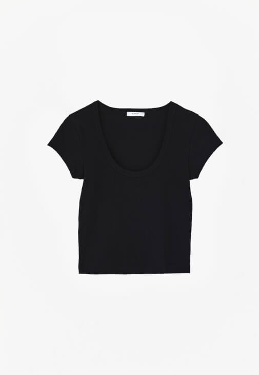 U Yaka Tişört ve Şort Kombini