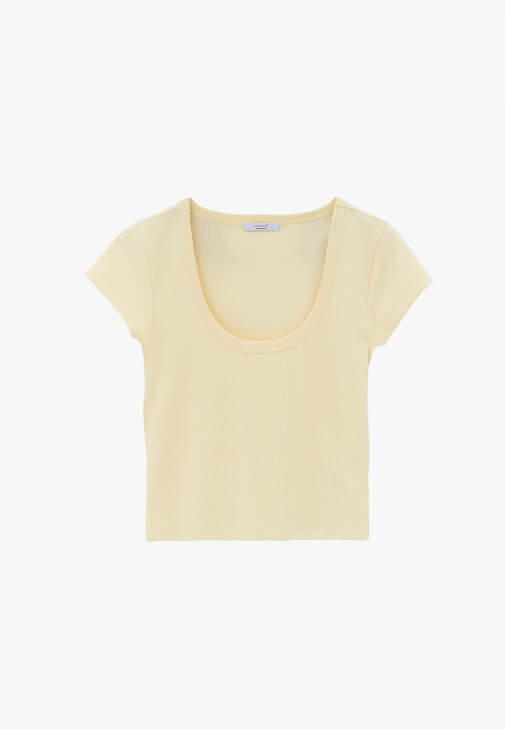 Pamuklu Tişört ve Tencel Şort Kombini