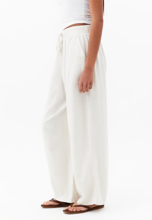 Barrel-Fit Pantolon ve Atlet Kombini