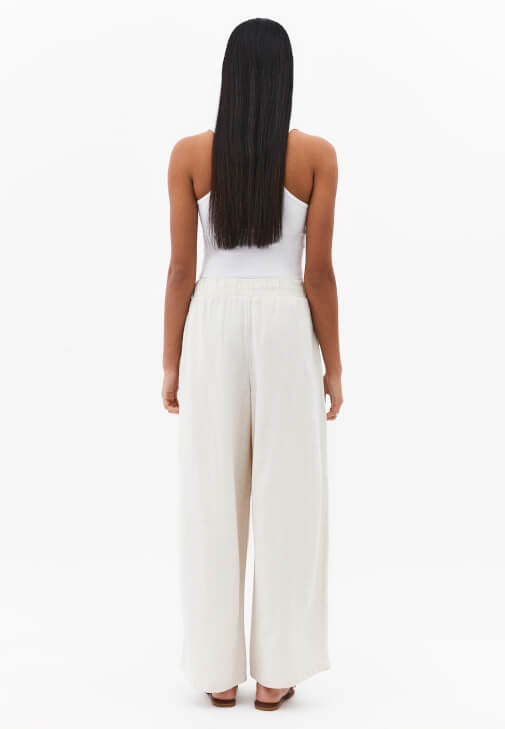 Barrel-Fit Pantolon ve Atlet Kombini