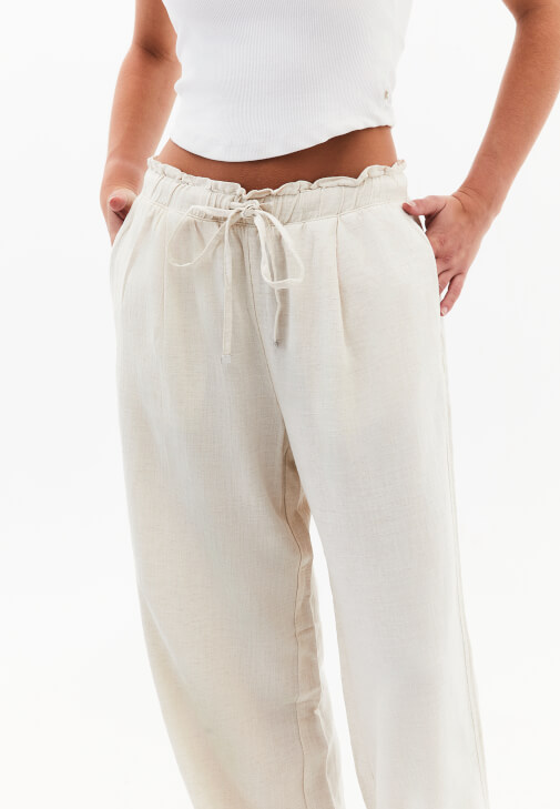 Keten Pantolon ve Ajurlu Atlet Kombini