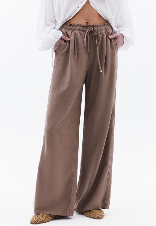 Keten Karışımlı Pantolon ve Bağlamalı Gömlek Kombini