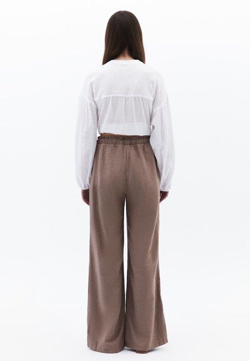 Keten Karışımlı Pantolon ve Bağlamalı Gömlek Kombini