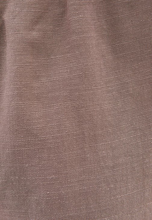 Keten Karışımlı Pantolon ve Bağlamalı Gömlek Kombini