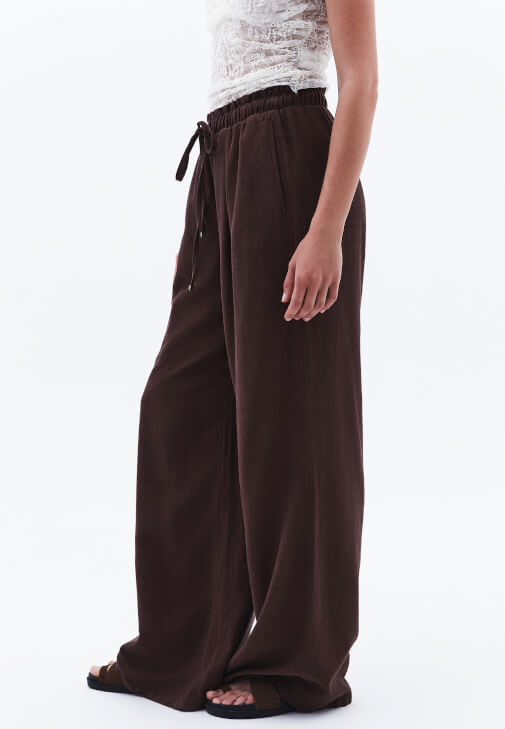 Keten Karışımlı Pantolon ve Dantelli Top Kombini