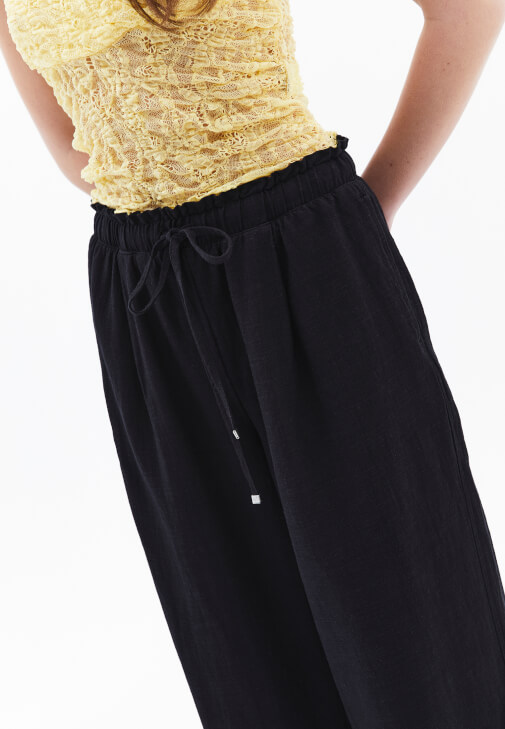 Keten Pantolon ve Dantelli Top Kombini