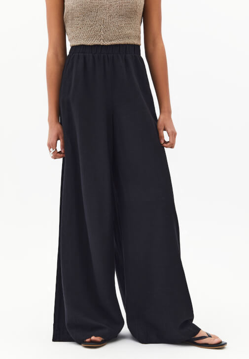 Keten Pantolon ve Ajurlu Atlet Kombini