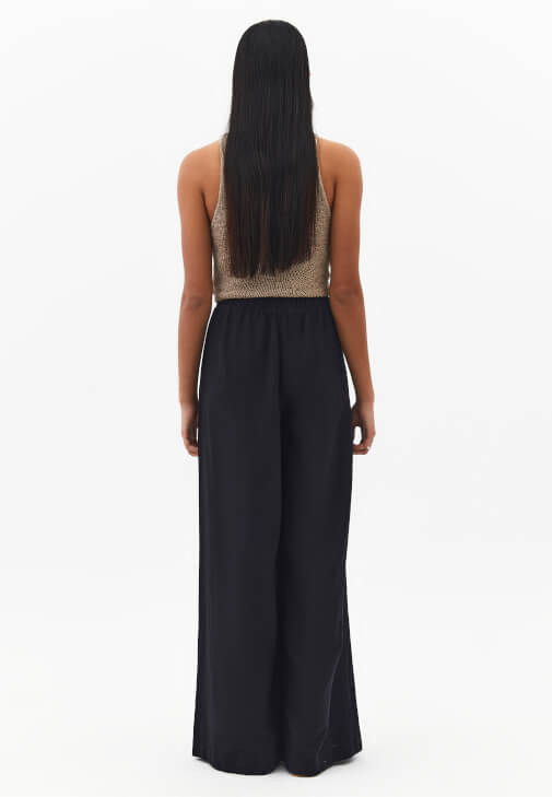 Keten Pantolon ve Ajurlu Atlet Kombini