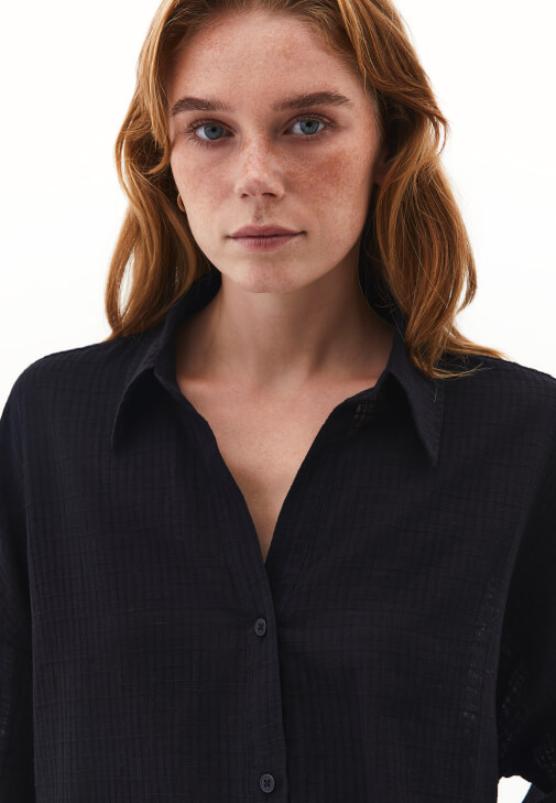 Keten Gömlek ve Denim Pantolon Kombini