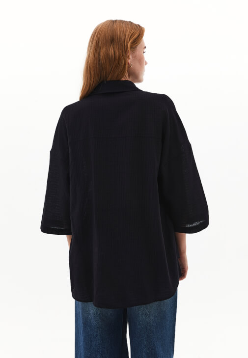 Keten Gömlek ve Denim Pantolon Kombini