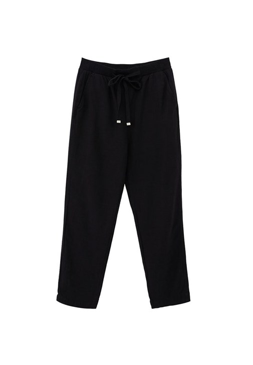 Keten Karışımlı Pantolon ve Tişört Kombini